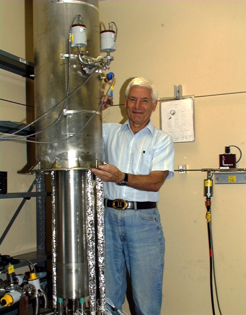 The patented Cryostat-the-First (CS1) insulation test apparatus, of the original NASA CTL, in 1998. Credit: Fesmire