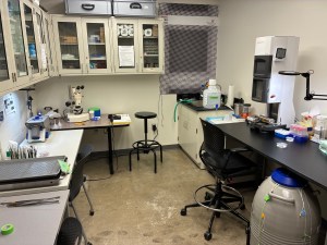 Cryo-Em sample prep space. Credit: Facility Manager Desiree Benefield, PhD.