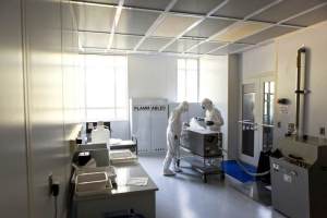 Scientists working in a "clean room" at the NIST lab in Charleston carefully prepare specimens for long-term cryogenic storage. Image: A. Holt/NIST