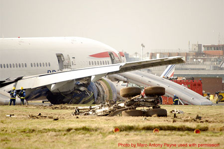 Boeing 777 crash-landing at London Heathrow in January 2008. <small>Photo by Marc-Antony Payne used with permission.</small>