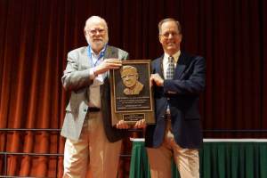 Dr. Peter Kittel presents The Collins Award to Dr. Steven Van Sciver. Image: CSA
