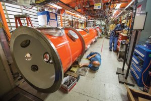 Engineers assemble cryomodule at Jefferson Lab.  Image: Jefferson Lab