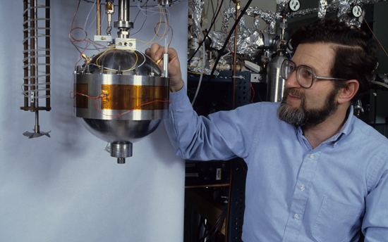 Michael Moldover with an acoustic resonator he and his colleagues developed for making some of the world’s most accurate measurements of the Boltzmann constant. Image: NIST